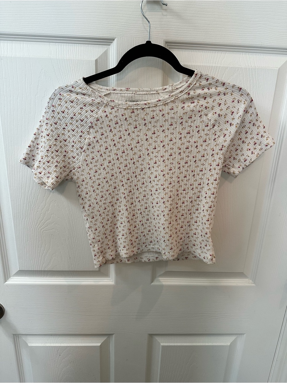 American Eagle Outfitters White Ribbed Crop Top with Pink Floral Print